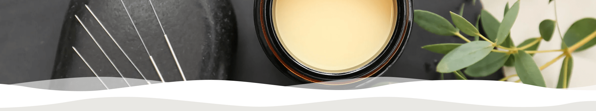 中醫師為暗瘡患者診症